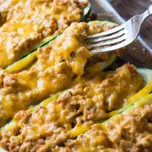 These low carb Keto Cheeseburger Zucchini Boats are packed with meat, cheese and a savory sauce! The perfect easy weeknight keto meal!  #keto #mealprep