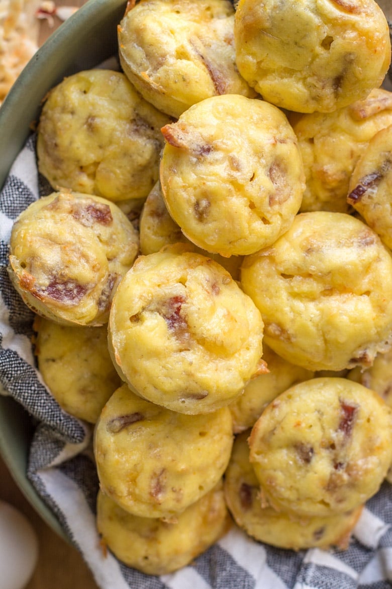 The perfect easy keto breakfast! Try these Keto Bacon Egg and Cheese Bites for an easy grab and go breakfast!  #keto #mealprep