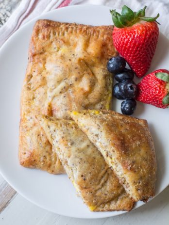 Wondering what to eat for breakfast on keto? These Keto Breakfast Hot Pockets are loaded with sausage, cream cheese and eggs! The perfect grab and go keto breakfast! #keto