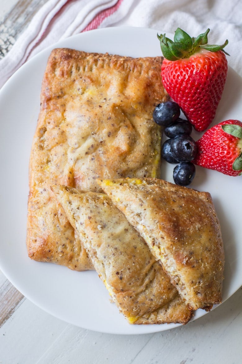 Wondering what to eat for breakfast on keto? These Keto Breakfast Hot Pockets are loaded with sausage, cream cheese and eggs! The perfect grab and go keto breakfast! #keto