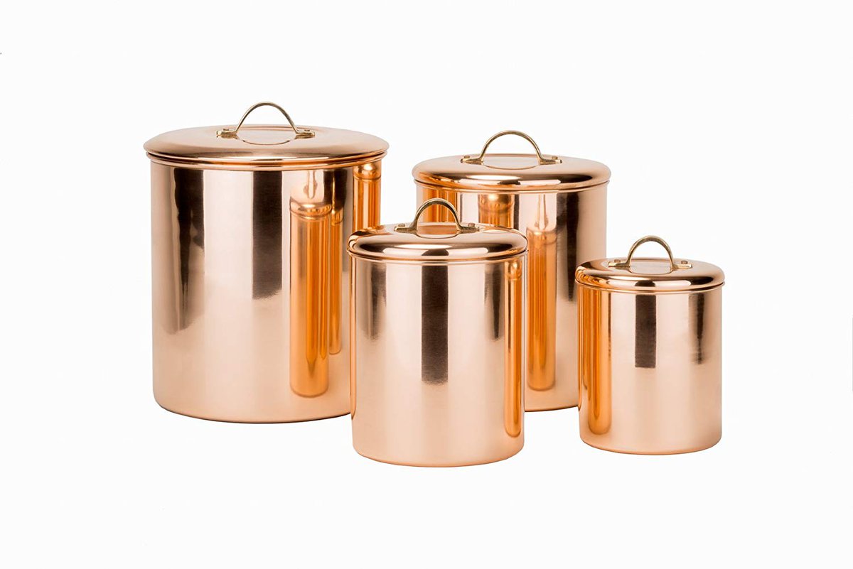 Beautiful and Affordable Copper Kitchen Essentials from Amazon! If you are looking to add a bit of color and interest to your kitchen there is no better way to do it than to add touches of copper. This metal adds old world charm and a cozy touch to any space, no matter what your design is. I've found some of the loveliest kitchen accessories and essentials on Amazon.