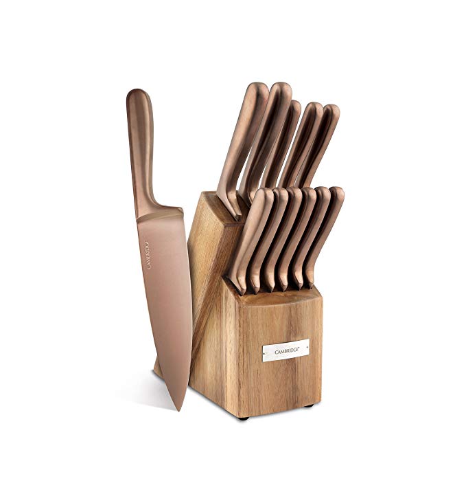 Beautiful and Affordable Copper Kitchen Essentials from Amazon! If you are looking to add a bit of color and interest to your kitchen there is no better way to do it than to add touches of copper. This metal adds old world charm and a cozy touch to any space, no matter what your design is. I've found some of the loveliest kitchen accessories and essentials on Amazon.