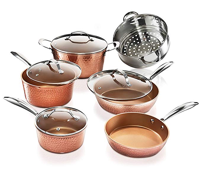 Beautiful and Affordable Copper Kitchen Essentials from Amazon! If you are looking to add a bit of color and interest to your kitchen there is no better way to do it than to add touches of copper. This metal adds old world charm and a cozy touch to any space, no matter what your design is. I've found some of the loveliest kitchen accessories and essentials on Amazon.