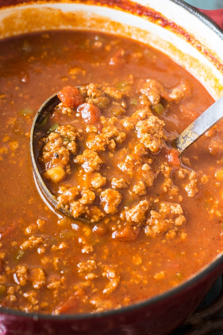 This hearty keto chili features tons of meat, peppers, spices and tomatoes! At just 8.5 net carbs per serving this low carb, no bean chili will a family favorite! #keto