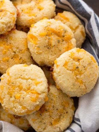You will love these easy Keto Cheddar Garlic Biscuits they are a perfect Low Carb Red Lobster Biscuit Copycat! Only 2 net carbs each and loaded with flavor!  #keto