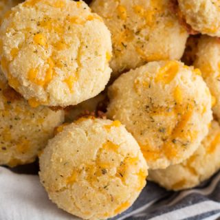 You will love these easy Keto Cheddar Garlic Biscuits they are a perfect Low Carb Red Lobster Biscuit Copycat! Only 2 net carbs each and loaded with flavor! 