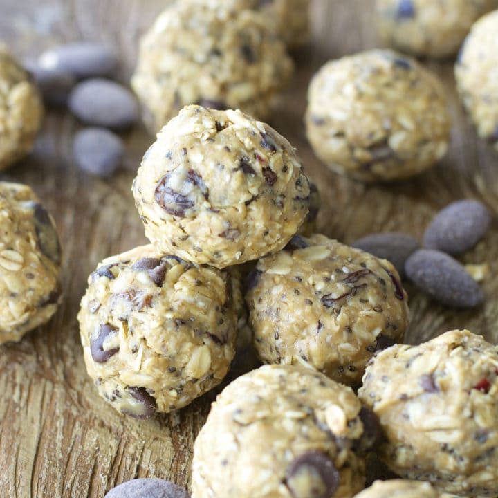 Almond Chocolate Energy Bites