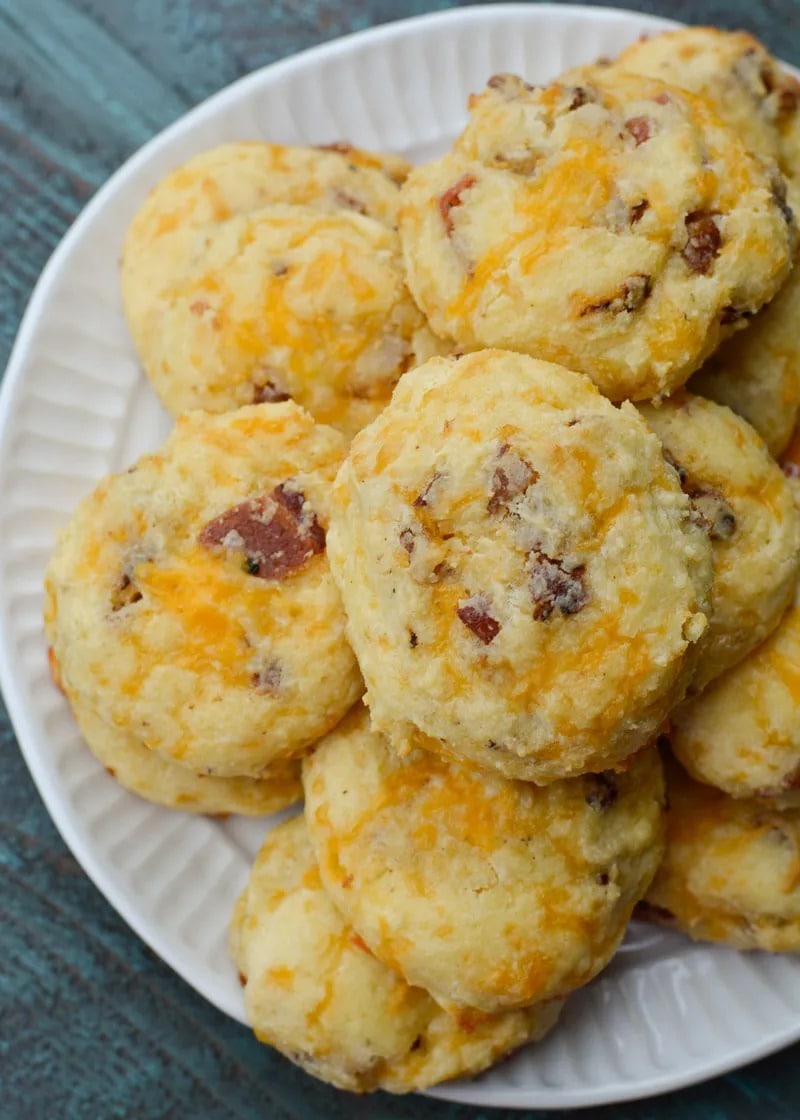 Try these Bacon Keto Biscuits for your next keto meal prep! This easy keto breakfast is packed with cheese and bacon and are only 2 carbs each!