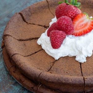 This Flourless Chocolate Cake Recipe is perfect for special occasions! This rich, decadent, fudgy cake is low carb, keto-friendly and completely gluten free! 