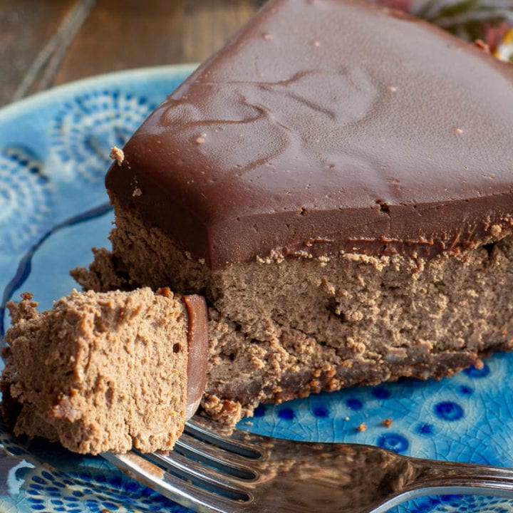 Decadent Mocha Cheesecake makes the perfect low carb dessert! A chocolate shortbread crust is topped with creamy mocha cheesecake and silky smooth dark chocolate ganache for less than 7 net carbs! 