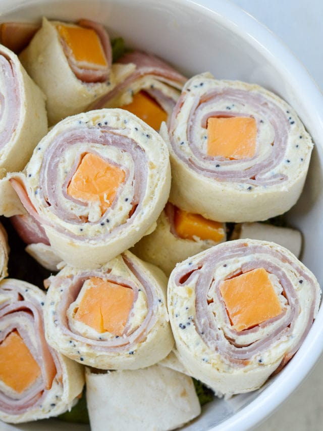 These Ham and Cheese Pinwheels are the best for an easy keto no-cook lunch! This quick recipe is kid-friendly and great for potlucks, too.