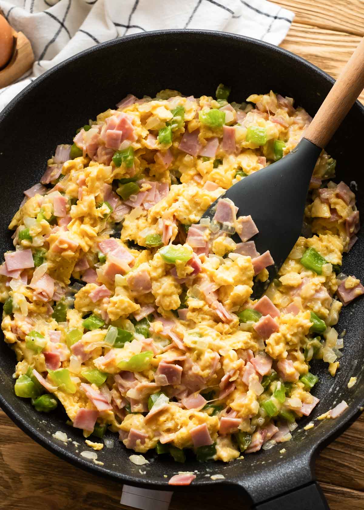 cooked loaded breakfast scramble in cast iron skillet