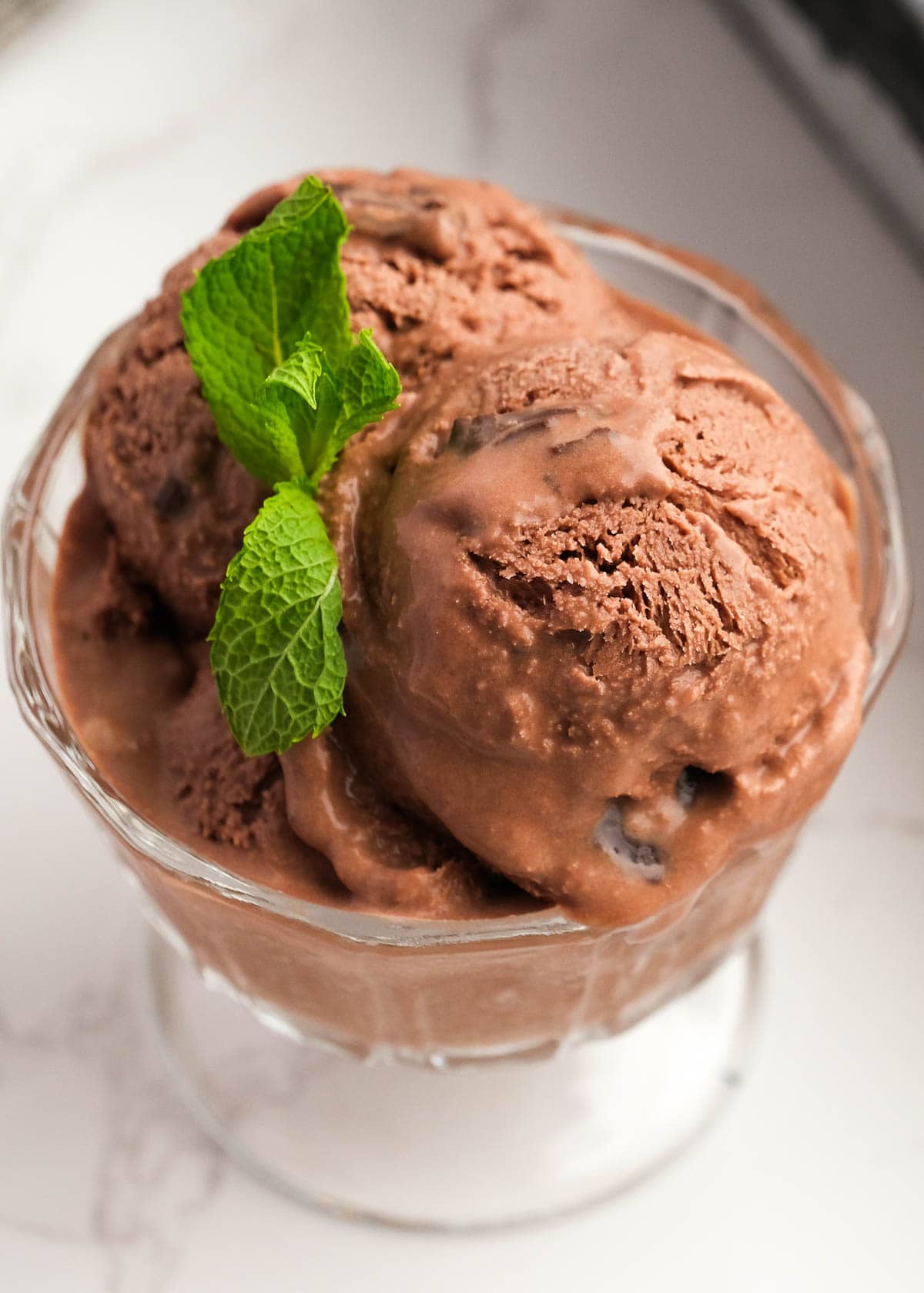 Chocolate Mint Ice Cream (no churn recipe) - Maebells