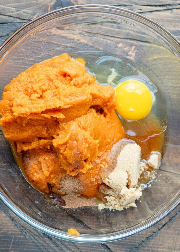 pumpkin puree, egg, brown sugar, and pumpkin pie spice in a bowl